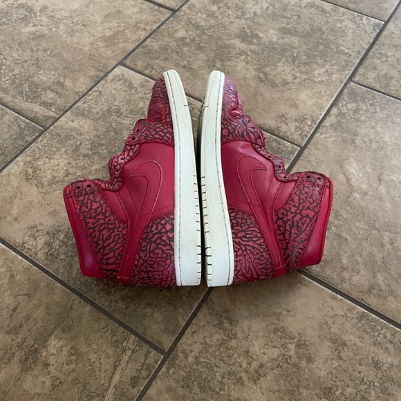 womens size 7 red jordan 1 - Picture 6 of 8